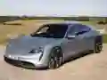 Cluiche Porsche Taycan Turbo S ar líne Cluiche Porsche Taycan Turbo S ar líne