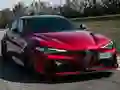 Cluiche Alfa Romeo Giulia GTA Sleamhnú ar líne Cluiche Alfa Romeo Giulia GTA Sleamhnú ar líne