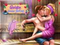 Cluiche Flirtáil i saun Goldie ar líne